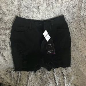 FASHION NOVA SORRY MOM SHORTS